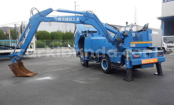 Nunua Ilio tumika Isuzu Bighorn Bluu Lori ndani ya Kampala nchini Uganda Nunua Ilio tumika Isuzu Bighorn Bluu Lori ndani ya Kampala nchini Uganda