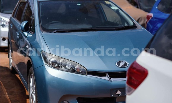 Nunua Ilio tumika Toyota Wish Bluu Gari ndani ya Kampala nchini Uganda Nunua Ilio tumika Toyota Wish Bluu Gari ndani ya Kampala nchini Uganda