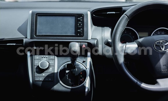 Nunua Ilio tumika Toyota Wish Bluu Gari ndani ya Kampala nchini Uganda Nunua Ilio tumika Toyota Wish Bluu Gari ndani ya Kampala nchini Uganda