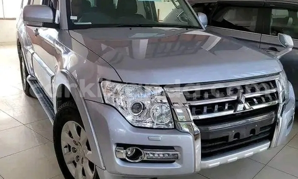 Nunua Ilio tumika Mitsubishi Pajero Fedha Gari ndani ya Kampala nchini Uganda Nunua Ilio tumika Mitsubishi Pajero Fedha Gari ndani ya Kampala nchini Uganda