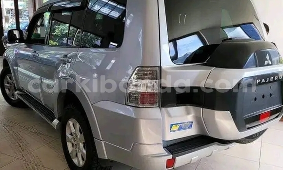 Nunua Ilio tumika Mitsubishi Pajero Fedha Gari ndani ya Kampala nchini Uganda Nunua Ilio tumika Mitsubishi Pajero Fedha Gari ndani ya Kampala nchini Uganda