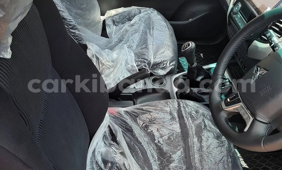 Nunua Ilio tumika Mitsubishi Pajero Nyingine Gari ndani ya Kampala nchini Uganda Nunua Ilio tumika Mitsubishi Pajero Nyingine Gari ndani ya Kampala nchini Uganda