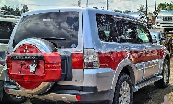 Acheter Occasion Voiture Mitsubishi Pajero Gris à Kampala, Ouganda