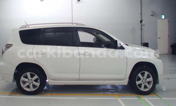 Gura Nshya Toyota Vanguard White Imodoka i Jinja–Kawempe mu Central Gura Nshya Toyota Vanguard White Imodoka i Jinja–Kawempe mu Central