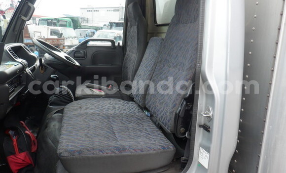 Gura Yakoze Nissan UD White Ikamyo i Kampala mu Uganda