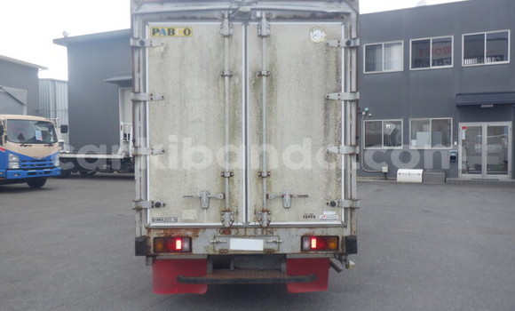 Nunua Ilio tumika Isuzu Bighorn Nyeupe Lori ndani ya Kampala nchini Uganda Nunua Ilio tumika Isuzu Bighorn Nyeupe Lori ndani ya Kampala nchini Uganda