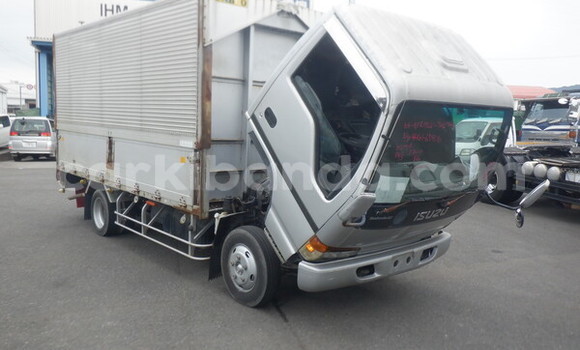 Nunua Ilio tumika Isuzu Bighorn Nyeupe Lori ndani ya Kampala nchini Uganda Nunua Ilio tumika Isuzu Bighorn Nyeupe Lori ndani ya Kampala nchini Uganda