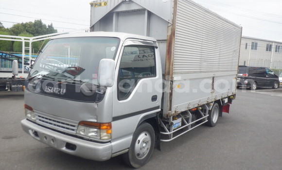 Nunua Ilio tumika Isuzu Bighorn Nyeupe Lori ndani ya Kampala nchini Uganda Nunua Ilio tumika Isuzu Bighorn Nyeupe Lori ndani ya Kampala nchini Uganda