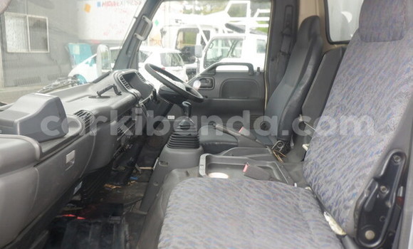 Nunua Ilio tumika Isuzu Bighorn Nyeupe Lori ndani ya Kampala nchini Uganda Nunua Ilio tumika Isuzu Bighorn Nyeupe Lori ndani ya Kampala nchini Uganda