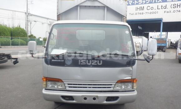 Nunua Ilio tumika Isuzu Bighorn Nyeupe Lori ndani ya Kampala nchini Uganda Nunua Ilio tumika Isuzu Bighorn Nyeupe Lori ndani ya Kampala nchini Uganda