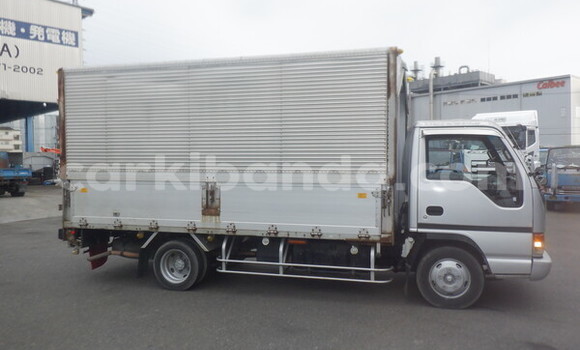 Nunua Ilio tumika Isuzu Bighorn Nyeupe Lori ndani ya Kampala nchini Uganda Nunua Ilio tumika Isuzu Bighorn Nyeupe Lori ndani ya Kampala nchini Uganda