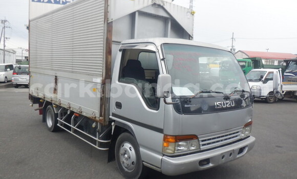 Nunua Ilio tumika Isuzu Bighorn Nyeupe Lori ndani ya Kampala nchini Uganda Nunua Ilio tumika Isuzu Bighorn Nyeupe Lori ndani ya Kampala nchini Uganda