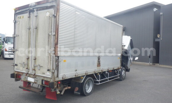 Nunua Ilio tumika Isuzu Bighorn Nyeupe Lori ndani ya Kampala nchini Uganda Nunua Ilio tumika Isuzu Bighorn Nyeupe Lori ndani ya Kampala nchini Uganda