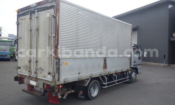 Nunua Ilio tumika Isuzu Bighorn Nyeupe Lori ndani ya Kampala nchini Uganda Nunua Ilio tumika Isuzu Bighorn Nyeupe Lori ndani ya Kampala nchini Uganda