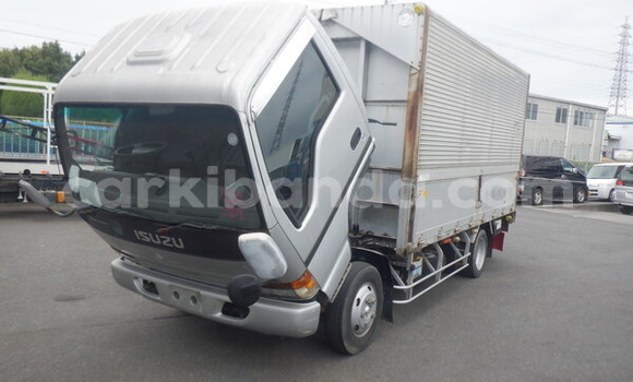 Nunua Ilio tumika Isuzu Bighorn Nyeupe Lori ndani ya Kampala nchini Uganda Nunua Ilio tumika Isuzu Bighorn Nyeupe Lori ndani ya Kampala nchini Uganda