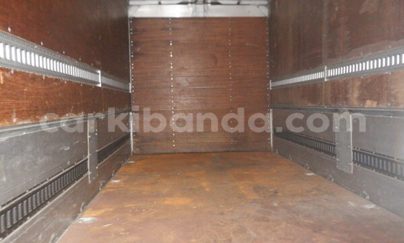 Nunua Ilio tumika Isuzu Bighorn Nyeupe Lori ndani ya Kampala nchini Uganda Nunua Ilio tumika Isuzu Bighorn Nyeupe Lori ndani ya Kampala nchini Uganda