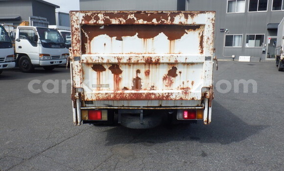 Gura Yakoze Nissan UD White Ikamyo i Kampala mu Uganda