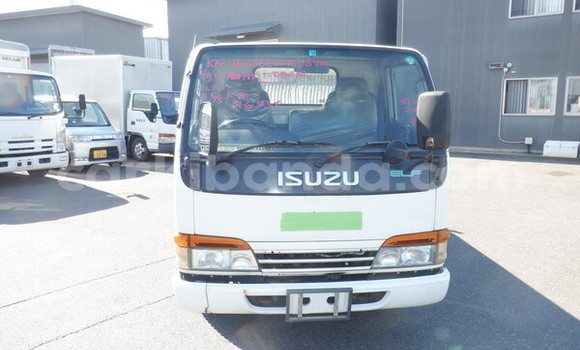 Nunua Ilio tumika Isuzu Bighorn Nyeupe Lori ndani ya Kampala nchini Uganda Nunua Ilio tumika Isuzu Bighorn Nyeupe Lori ndani ya Kampala nchini Uganda