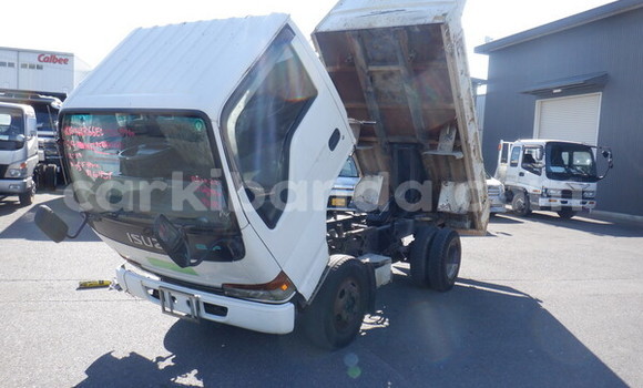 Nunua Ilio tumika Isuzu Bighorn Nyeupe Lori ndani ya Kampala nchini Uganda Nunua Ilio tumika Isuzu Bighorn Nyeupe Lori ndani ya Kampala nchini Uganda