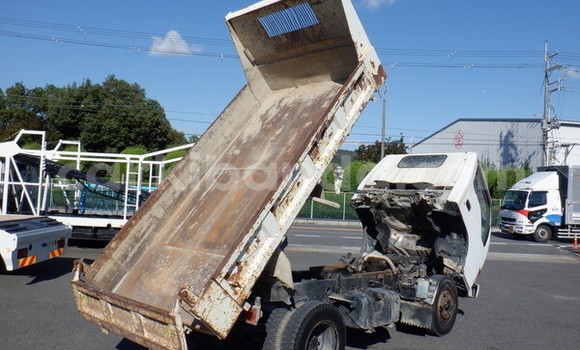 Nunua Ilio tumika Isuzu Bighorn Nyeupe Lori ndani ya Kampala nchini Uganda Nunua Ilio tumika Isuzu Bighorn Nyeupe Lori ndani ya Kampala nchini Uganda