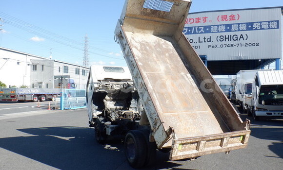 Nunua Ilio tumika Isuzu Bighorn Nyeupe Lori ndani ya Kampala nchini Uganda Nunua Ilio tumika Isuzu Bighorn Nyeupe Lori ndani ya Kampala nchini Uganda