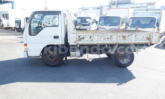 Nunua Ilio tumika Isuzu Bighorn Nyeupe Lori ndani ya Kampala nchini Uganda Nunua Ilio tumika Isuzu Bighorn Nyeupe Lori ndani ya Kampala nchini Uganda