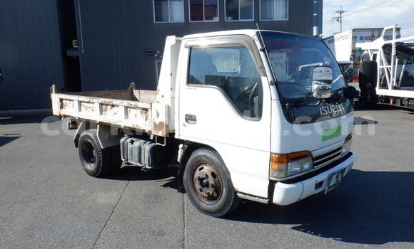 Nunua Ilio tumika Isuzu Bighorn Nyeupe Lori ndani ya Kampala nchini Uganda Nunua Ilio tumika Isuzu Bighorn Nyeupe Lori ndani ya Kampala nchini Uganda