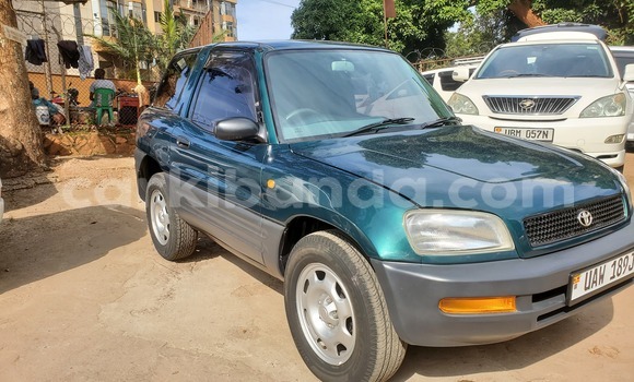 Gura Yakoze Toyota RAV4 Blue Imodoka i Kampala mu Uganda Gura Yakoze Toyota RAV4 Blue Imodoka i Kampala mu Uganda
