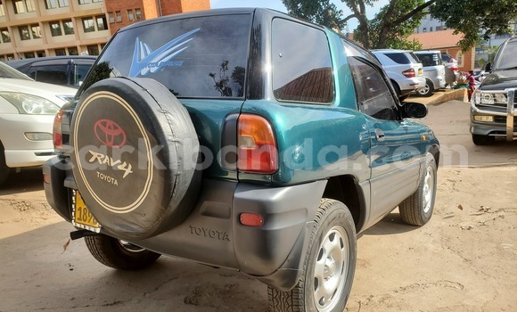 Gura Yakoze Toyota RAV4 Blue Imodoka i Kampala mu Uganda Gura Yakoze Toyota RAV4 Blue Imodoka i Kampala mu Uganda