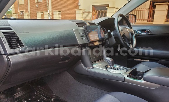 Gura Imported Toyota Harrier Black Imodoka i Kampala mu Uganda Gura Imported Toyota Harrier Black Imodoka i Kampala mu Uganda