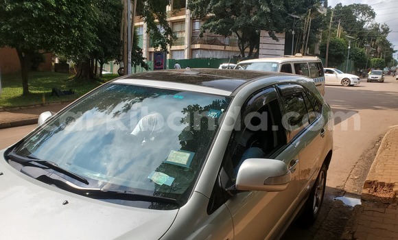 Gura Imported Toyota Harrier Silver Imodoka i Kampala mu Uganda Gura Imported Toyota Harrier Silver Imodoka i Kampala mu Uganda