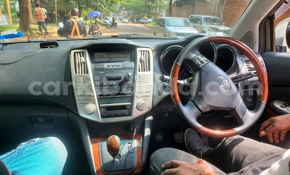 Gura Imported Toyota Harrier Silver Imodoka i Kampala mu Uganda Gura Imported Toyota Harrier Silver Imodoka i Kampala mu Uganda