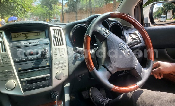 Gura Imported Toyota Harrier Silver Imodoka i Kampala mu Uganda Gura Imported Toyota Harrier Silver Imodoka i Kampala mu Uganda