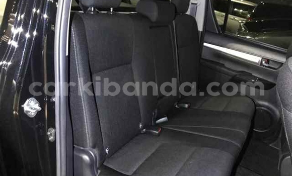 Gura Imported Toyota Hilux Black Imodoka i Jinja–Kawempe mu Central Gura Imported Toyota Hilux Black Imodoka i Jinja–Kawempe mu Central