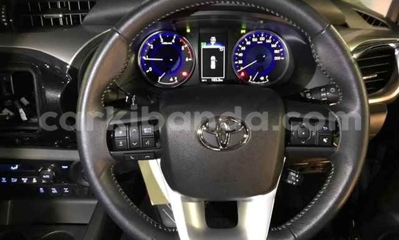 Gura Imported Toyota Hilux Black Imodoka i Jinja–Kawempe mu Central Gura Imported Toyota Hilux Black Imodoka i Jinja–Kawempe mu Central