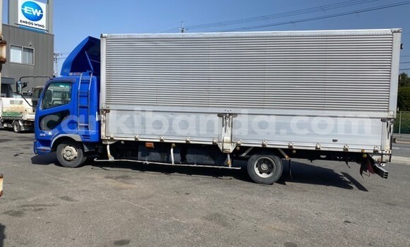 Nunua Ilio tumika Mitsubishi Van Bluu Lori ndani ya Kampala nchini Uganda Nunua Ilio tumika Mitsubishi Van Bluu Lori ndani ya Kampala nchini Uganda