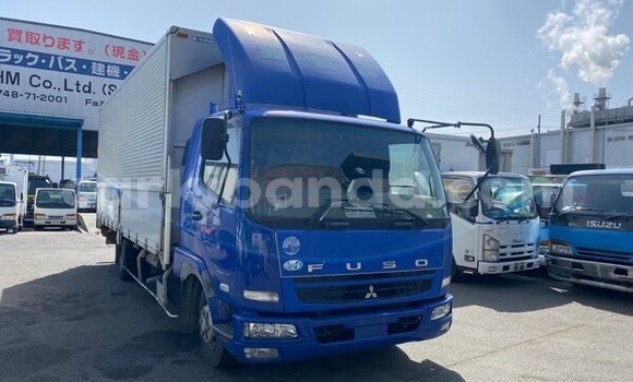 Nunua Ilio tumika Mitsubishi Van Bluu Lori ndani ya Kampala nchini Uganda Nunua Ilio tumika Mitsubishi Van Bluu Lori ndani ya Kampala nchini Uganda