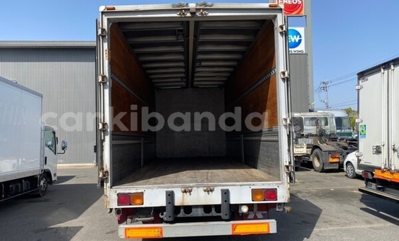 Nunua Ilio tumika Mitsubishi Van Bluu Lori ndani ya Kampala nchini Uganda Nunua Ilio tumika Mitsubishi Van Bluu Lori ndani ya Kampala nchini Uganda