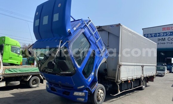 Nunua Ilio tumika Mitsubishi Van Bluu Lori ndani ya Kampala nchini Uganda Nunua Ilio tumika Mitsubishi Van Bluu Lori ndani ya Kampala nchini Uganda