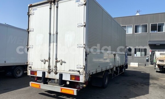 Nunua Ilio tumika Mitsubishi Van Bluu Lori ndani ya Kampala nchini Uganda Nunua Ilio tumika Mitsubishi Van Bluu Lori ndani ya Kampala nchini Uganda