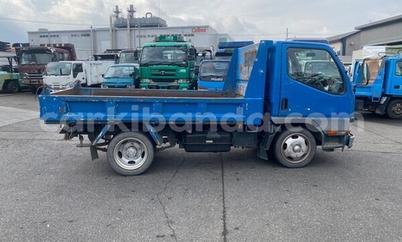 Nunua Ilio tumika Mitsubishi Van Bluu Lori ndani ya Kampala nchini Uganda Nunua Ilio tumika Mitsubishi Van Bluu Lori ndani ya Kampala nchini Uganda