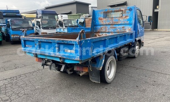 Nunua Ilio tumika Mitsubishi Van Bluu Lori ndani ya Kampala nchini Uganda Nunua Ilio tumika Mitsubishi Van Bluu Lori ndani ya Kampala nchini Uganda