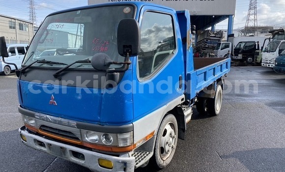 Nunua Ilio tumika Mitsubishi Van Bluu Lori ndani ya Kampala nchini Uganda Nunua Ilio tumika Mitsubishi Van Bluu Lori ndani ya Kampala nchini Uganda