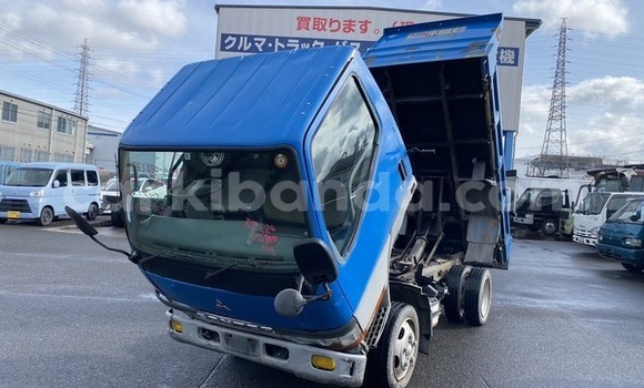 Nunua Ilio tumika Mitsubishi Van Bluu Lori ndani ya Kampala nchini Uganda Nunua Ilio tumika Mitsubishi Van Bluu Lori ndani ya Kampala nchini Uganda