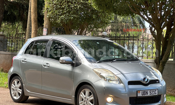 Nunua Ilio tumika Toyota Vitz Nyingine Gari ndani ya Kampala nchini Uganda Nunua Ilio tumika Toyota Vitz Nyingine Gari ndani ya Kampala nchini Uganda