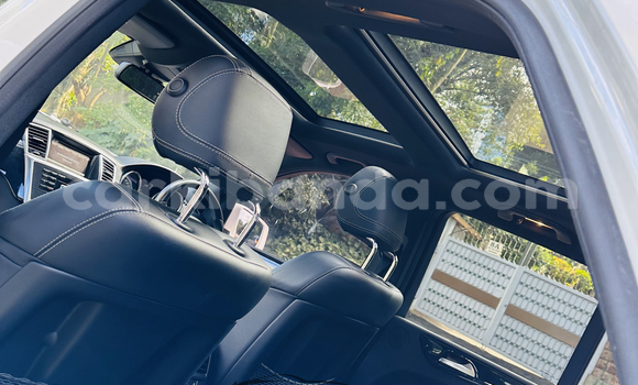 Nunua Imported Mercedes‒Benz ML–Class Nyeupe Gari ndani ya Kampala nchini Uganda Nunua Imported Mercedes‒Benz ML–Class Nyeupe Gari ndani ya Kampala nchini Uganda