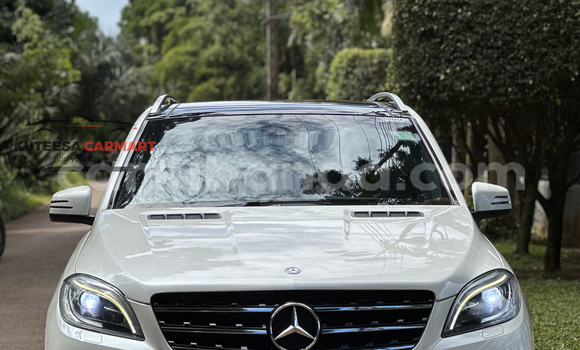 Gura Imported Mercedes‒Benz ML–Class White Imodoka i Kampala mu Uganda