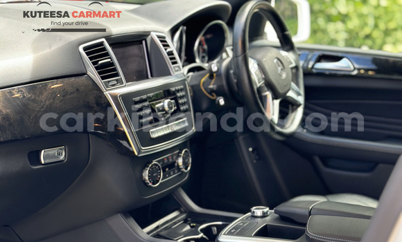 Nunua Imported Mercedes‒Benz ML–Class Nyeupe Gari ndani ya Kampala nchini Uganda Nunua Imported Mercedes‒Benz ML–Class Nyeupe Gari ndani ya Kampala nchini Uganda