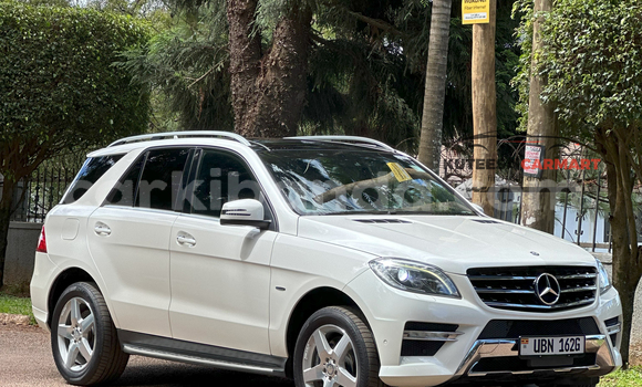 Nunua Imported Mercedes‒Benz ML–Class Nyeupe Gari ndani ya Kampala nchini Uganda Nunua Imported Mercedes‒Benz ML–Class Nyeupe Gari ndani ya Kampala nchini Uganda