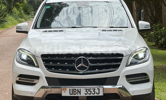 Nunua Imported Mercedes‒Benz ML–Class Nyeupe Gari ndani ya Kampala nchini Uganda